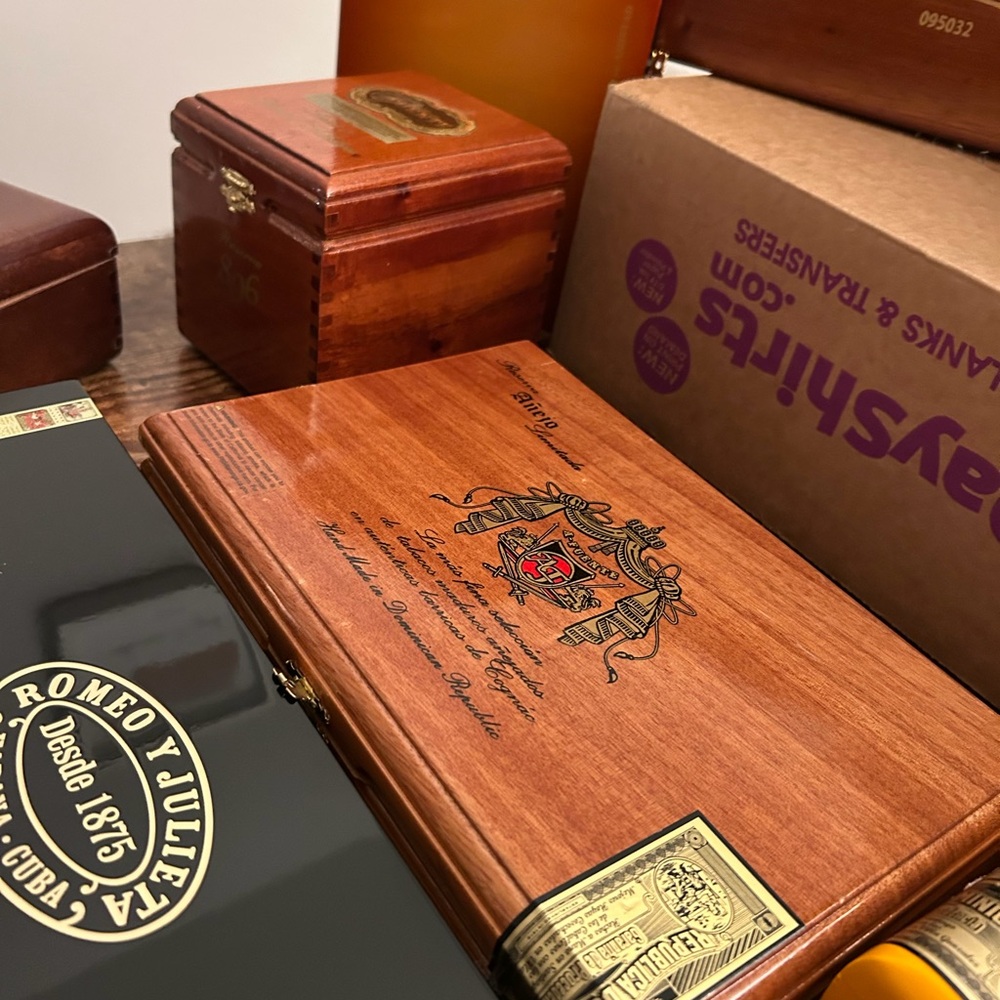 Assorted Cigar Boxes Collection - Picture 5 of 5